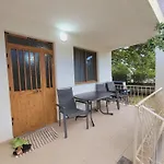 Rruga 6 *