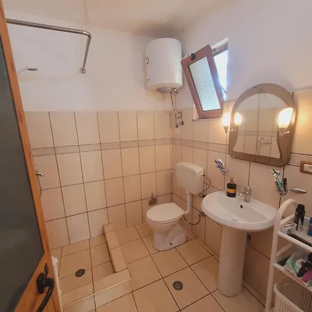 Vakantiehuis Rruga 6 *