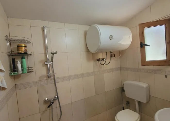 Ferienhaus Rruga 6 *