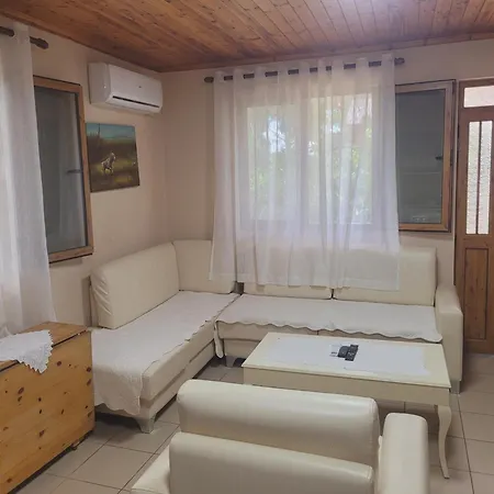 Rruga 6 Hébergement de vacances