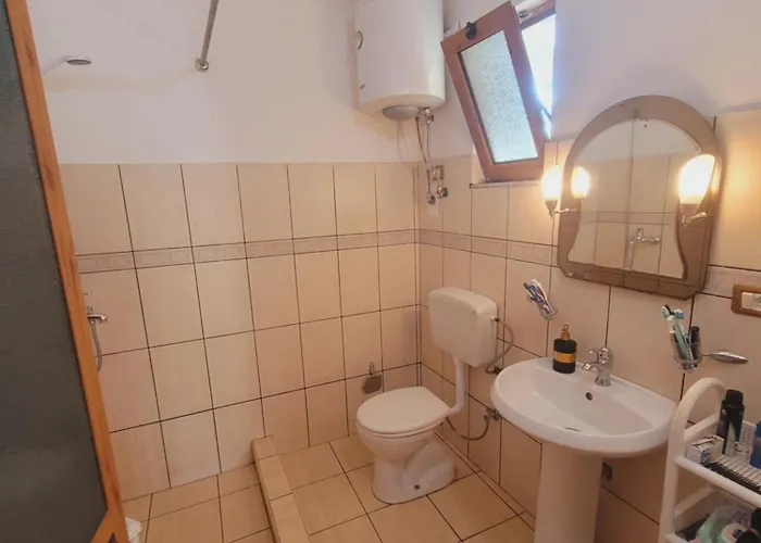 Hébergement de vacances Rruga 6 *